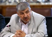 فعال سیاسی اصولگرا گفت: اقتصاد با دستور درست نمی‌شود. دولت را با دلار ۲۳هزار تومان تحویل گرفتند اما امروز ۳۸ هزار تومان را رد کرده است یعنی نصف ثروت ایرانیان به کاه تبدیل شد. کاش کاه بود که حداقل می‌ارزید.
