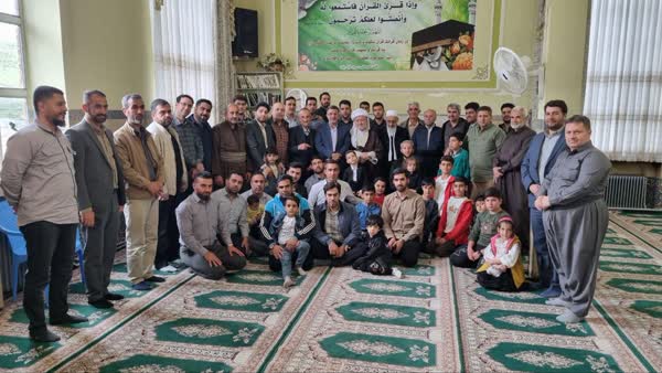 دیدار فرمانده و جمعی از نیروهای قرارگاه شهید کاظمی با امام‌جمعه پاوه