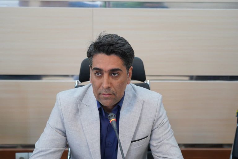 نصب برچسب نرخنامه تاکسیهای کرمانشاه از هفته آتی