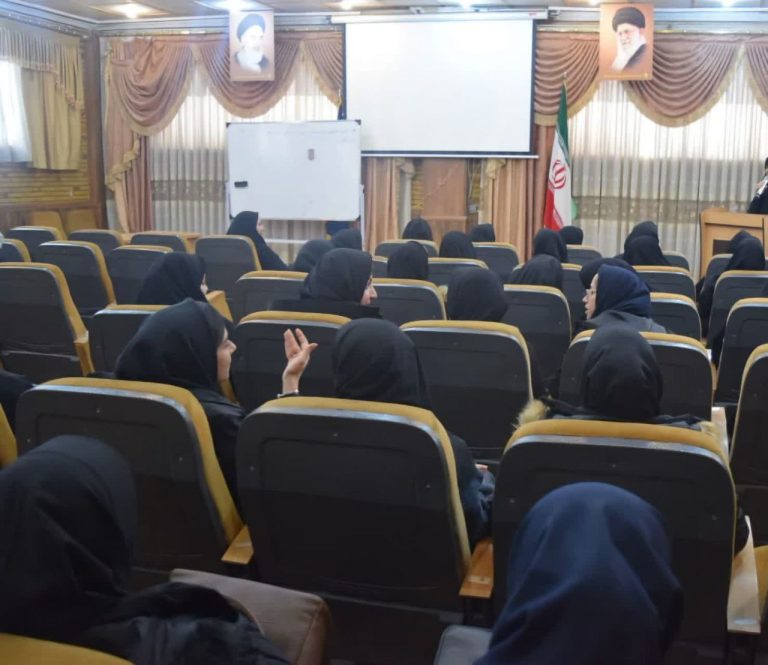 برگزاری سمینار آشنایی با بیماری تب دانگی و آبله میمونی در توزیع برق کرمانشاه
