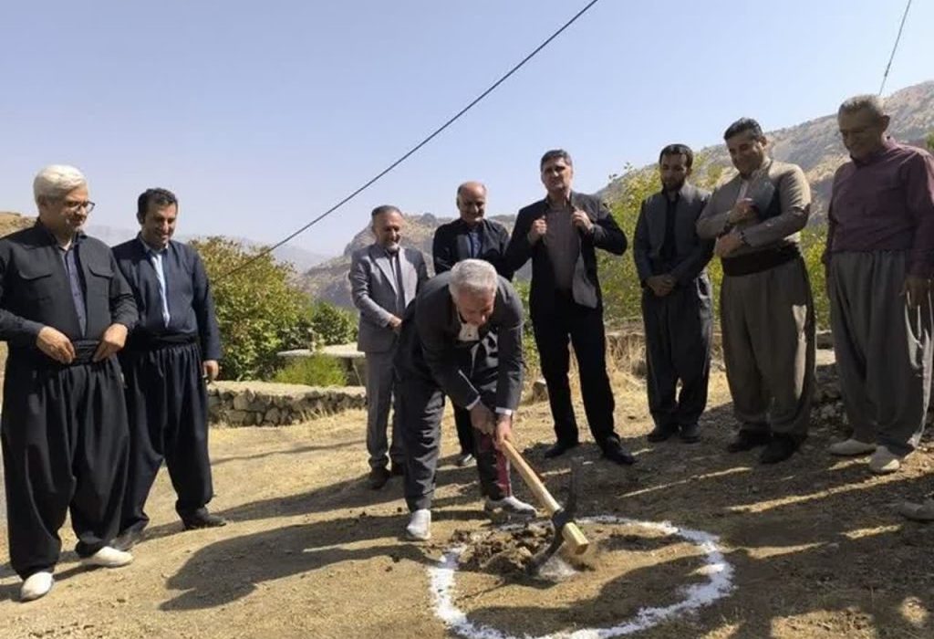 کلنگزنی نخستین اقامتگاه بومگردی روستای دشه پاوه