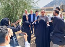 بازدید خبرنگاران از گلخانه هیدروپونیک گل رز شرفی‌پور در اسلام‌آبادغرب